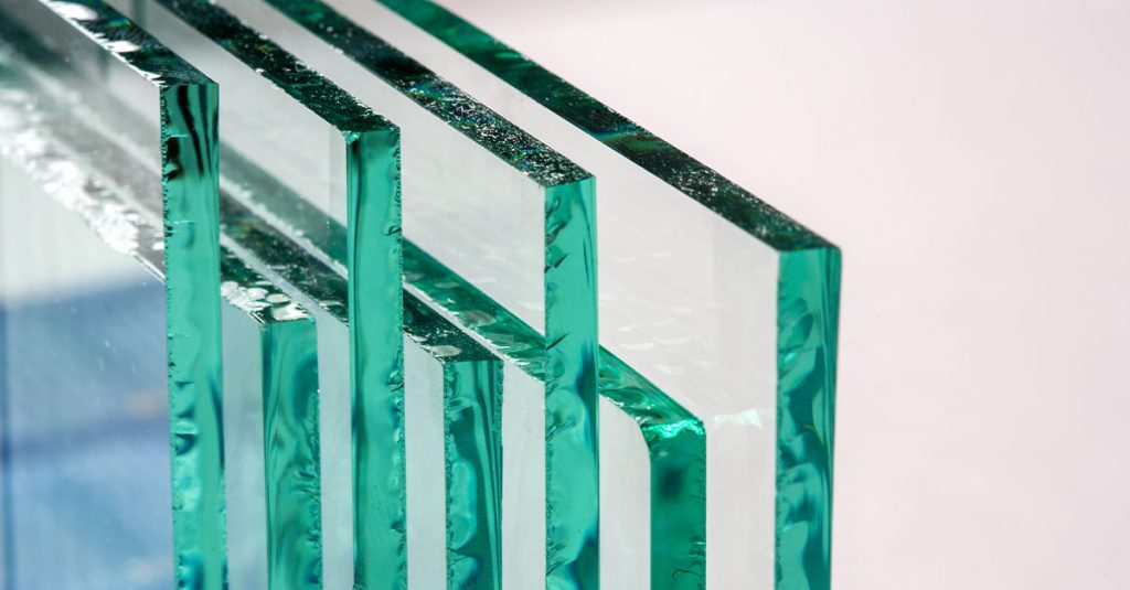 Qual a diferença entre o vidro laminado estrutural e o laminado comum?