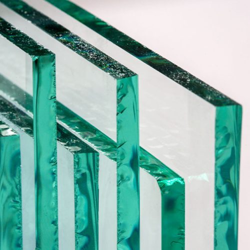 Qual a diferença entre o vidro laminado estrutural e o laminado comum?