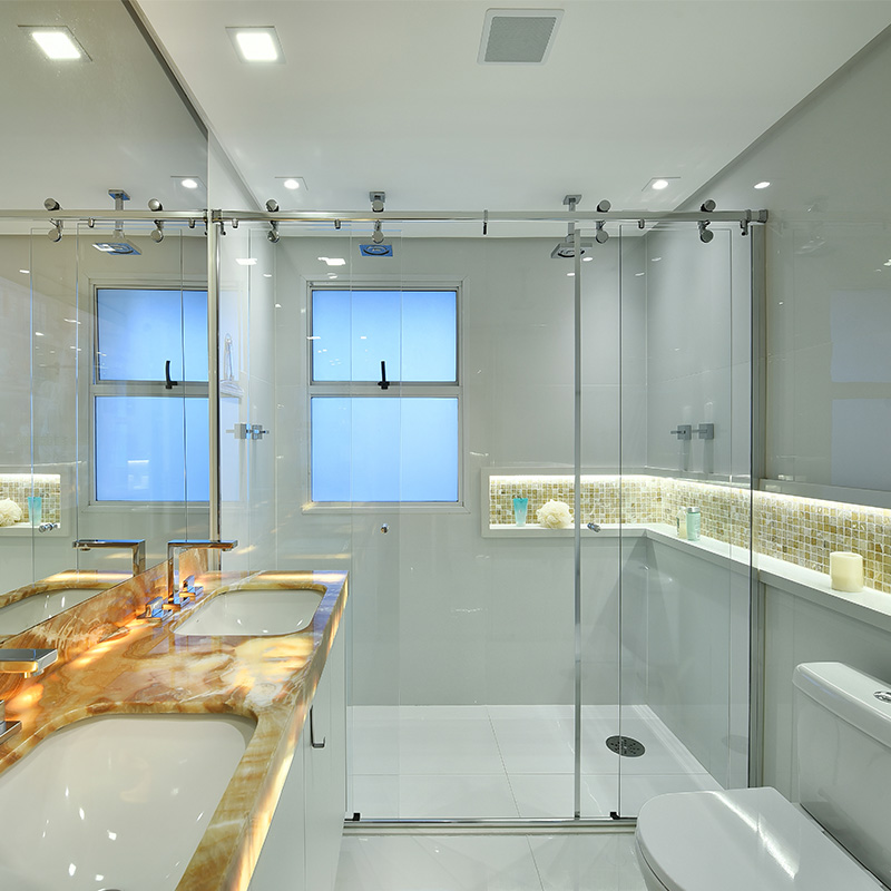 Cinco erros que fazem banheiros parecerem menores do que são