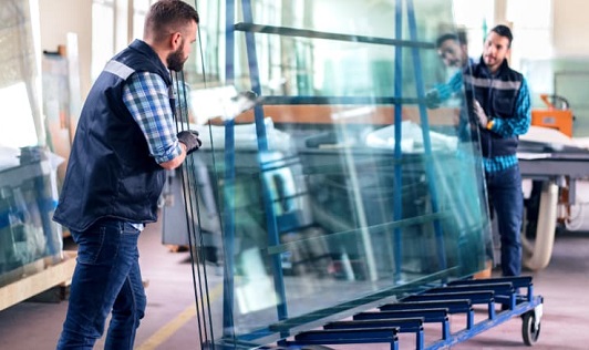 Vidraçaria: 5 estratégias que você precisa fazer para atrair clientes - Portal Vidros Aprenda algumas dicas sobre como atrair clientes para a sua vidraçaria agora mesmo!