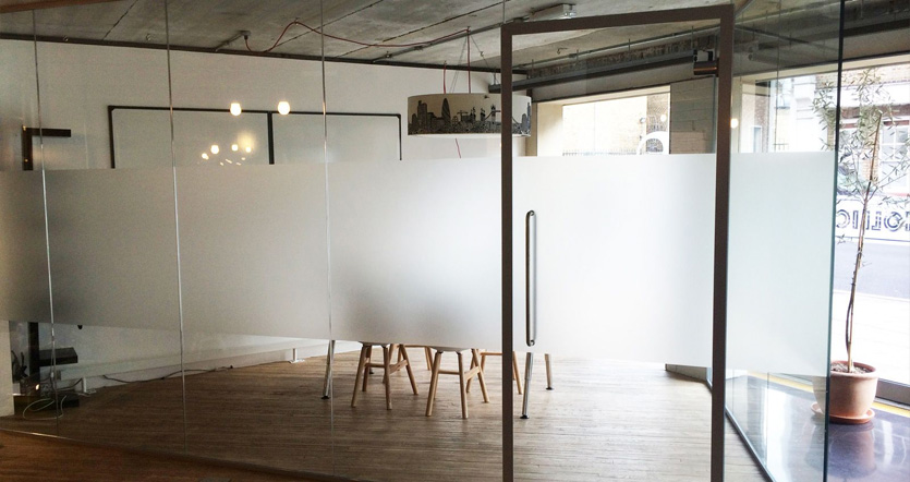 Portas pivotantes em medidas padrões