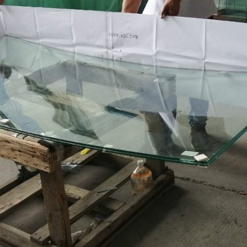 veja a resist~encia do vidro laminado e temperado